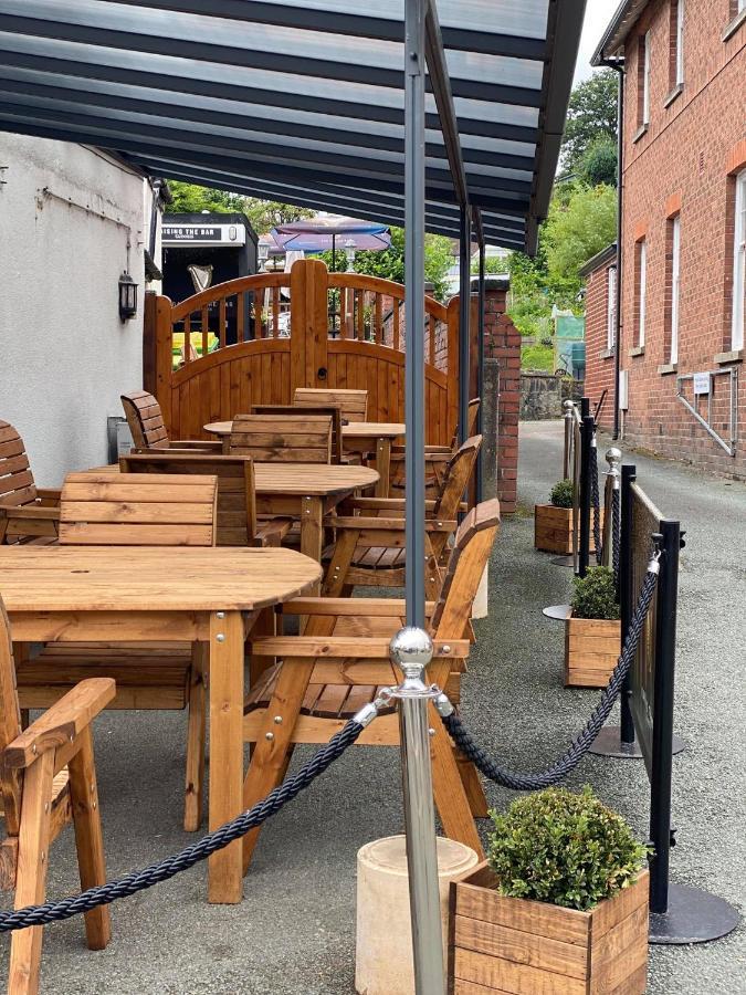 Old New Inn, Llanfyllin Eksteriør billede